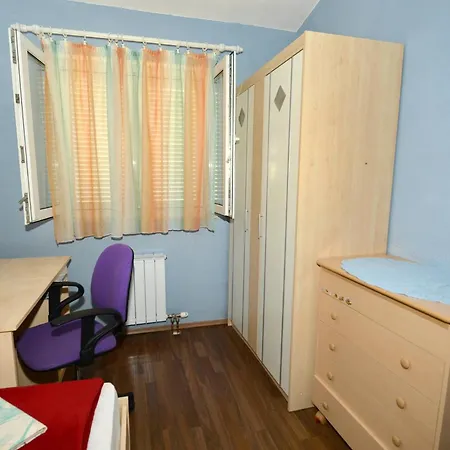 Apartment Apartments By The Sea Suhi Potok, Omis - 11401 Jesenice (Split-Dalmatia)